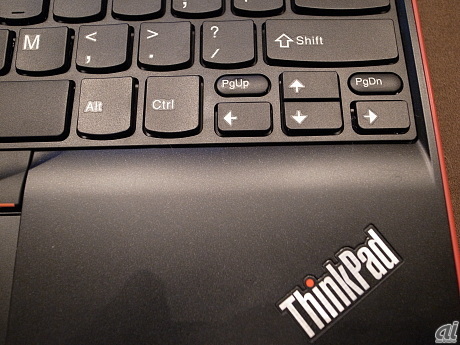 　右端には、ThinkPadのロゴが入る。