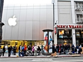 「iPhone 4」発売初日の販売数は150万台--アナリスト推定