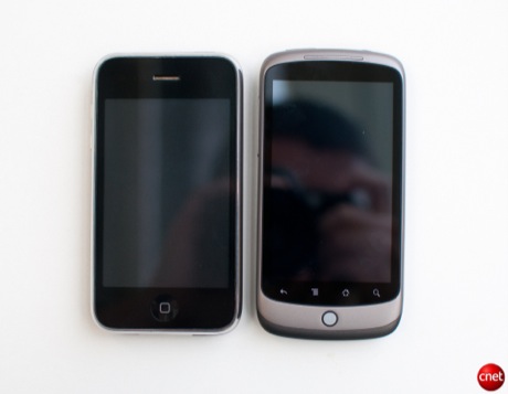 　Nexus Oneは、「iPhone」に比べてわずかに薄いものの、わずかながら縦に長い。