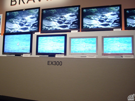 　EX300シリーズは、22型、26型、32型の3サイズ展開だ。