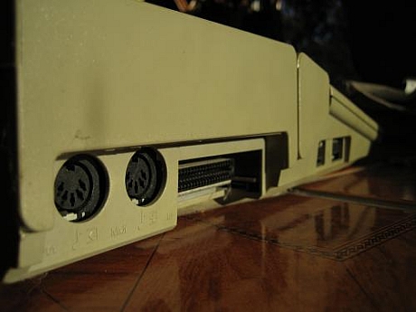 　Atari STSのMIDIポート