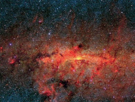 　この天の川銀河の赤外線画像は、1990年代後半に、米弾道ミサイル防衛局のプロジェクトである中間域宇宙試験衛星（Midcourse Space Experiment：MSX）で撮影された。同プロジェクトは銀河の一部しか対象としていなかった。WISE望遠鏡による画像は、解像度と感度はMSXプロジェクトと同程度だが、対象とする範囲ははるかに広く、これまでで最も詳細な赤外線探査を全天にわたって実行する、とNASAは述べている。