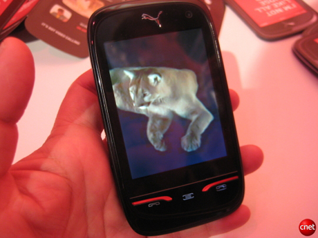 　メニューボタンを2回押すと、ピューマのDylanが登場する。Puma Phoneは欧州で2010年4月に発売の予定。