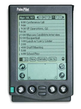 　PCメーカーのHewlett-Packard（HP）は米国時間4月28日、PDAとスマートフォンを開発するPalmを買収すると発表した。ここでは、Palm製品の進化の歴史を振り返る。

　その歴史の始まりにあったのは「PalmPilot 1000」と「同 5000」だった。PalmPilot は1996年に発表され、128Kバイトのメモリ、16MHzの「DragonBall」プロセッサ、「Palm OS 1.0」と解像度160×160ピクセルのディスプレイを搭載していた。

　Palmは、PalmPilotシリーズを18カ月で100万台出荷した。しかし、「Pilot」という名称は、筆記具メーカーのパイロットコーポレーションからの訴えにより製品名から除かれることになった。