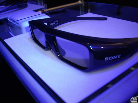 　3Dゲーム、3D対応の液晶テレビ「BRAVIA」の両展示では、アクティブシャッター方式のメガネを装着することで映像を3D化できる。