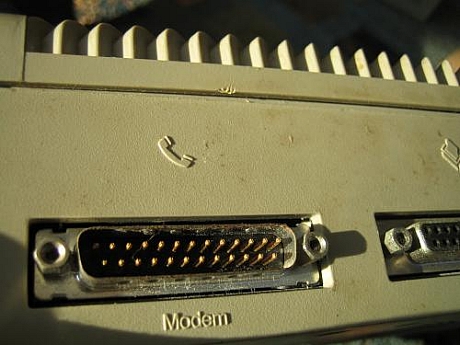 　Atari STEの25ピンモデムポート