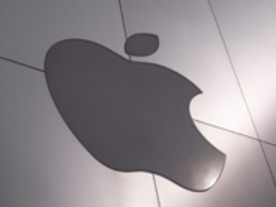 「iPhone 4」発売に沸くアップルストア銀座、500人以上が行列