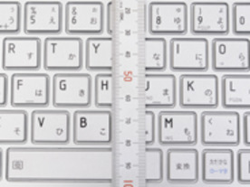 フォトレビュー「東芝 dynabook UX」--19mmピッチのキーボードを備えたネットブック