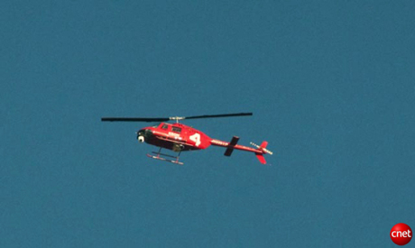 　Apple StoreおよびAT&T販売店があるエメリービル上空を飛ぶ取材ヘリ。