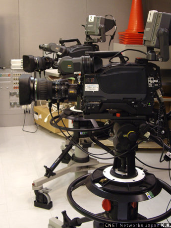 　ハイビジョンカメラは全部で3台を所有。このほか、ロケなどに利用するコンパクトサイズのビデオカメラが4台あるとのこと。