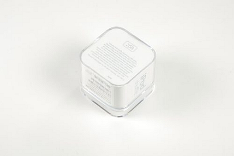 　パッケージングに書かれているように、これはiPod shuffleの2Gバイトモデルである。Appleが第4世代iPod shuffleで提供するのは、2Gバイトモデルのみだ。