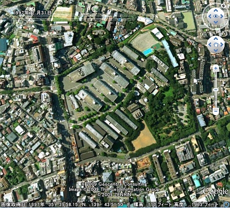 こちらは東京ミッドタウンが建つ前、1997年の赤坂9丁目。まだ防衛庁がある。