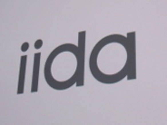 ケータイ＋暮らしのデザインへ--KDDI、新ブランド「iida（イーダ）」発表