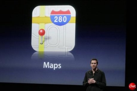 　Forstall氏は続いて、AppleとGoogleが開発した「Maps」について述べ、開発者は自分たちのアプリケーションに地図を埋め込むことができるようになることを発表した。