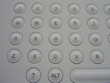　ShiftキーとALTキーはキーボード左下。