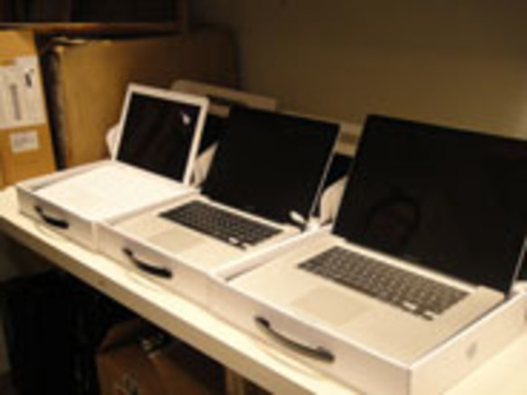 フォトレポート：来た、見た、開けた--新「MacBook Pro」「MacBook」開封の儀