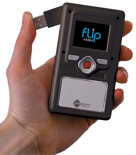「Flip Video」ポケットビデオカメラ

　Flip Videoはそのコンパクトで使いやすいデジタルポケットビデオカメラによって、ほんの数年でビデオカメラ市場の25％以上のシェアを獲得した。Flip Videoの発売当時、今日のようなヒット商品になると考えた人はほとんどいなかった。