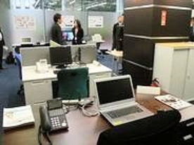 通信機器やオフィス用品を展示--「KDDI まとめてオフィス」ショールーム