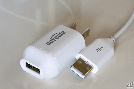 　電源プラグをはずすと、USB端子になっている。パソコンからデータを取り込んだり、充電したりするために使用する。