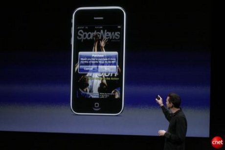 　iPhoneソフトウェア開発を統括するScott Forstall氏が登壇し、「In-App Purchase」プログラムを発表した。開発者は、ゲームレベルをゲーム内で販売したり、電子ブックなどアプリケーション内でコンテンツを販売したりすることが可能になる。