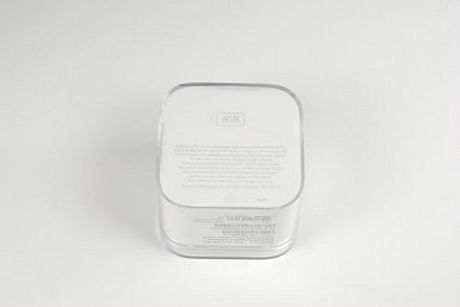 　第6世代iPod nanoには、色が7色あり、メモリサイズは2種類（8Gバイトと16Gバイト）ある。8GバイトiPod nanoの米国での価格は149ドルで、16Gバイトバージョンは179ドルだ。