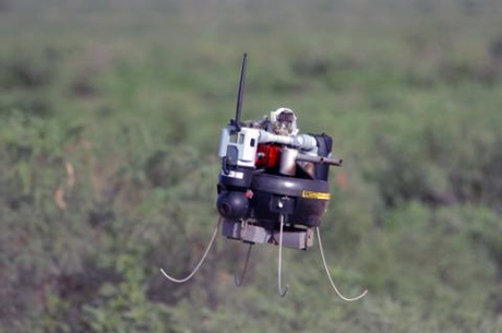 　この超小型無人航空機（Micro Air Vehicle：MAV）は黒い円形のハウジングの中にダクテッドファンシステムを備え、ホバリングに加え垂直離着陸機動が行える。