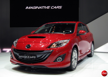 　マツダは、新型「Mazda3 MPS」（日本名：マツダスピード アクセラ）を第79回ジュネーブ国際自動車ショーで世界初公開した。このフォトレポートでは、新型Mazda3シリーズにおける「デザイン」と「走り」のフラッグシップカーとして開発されたという同車を写真で紹介する。