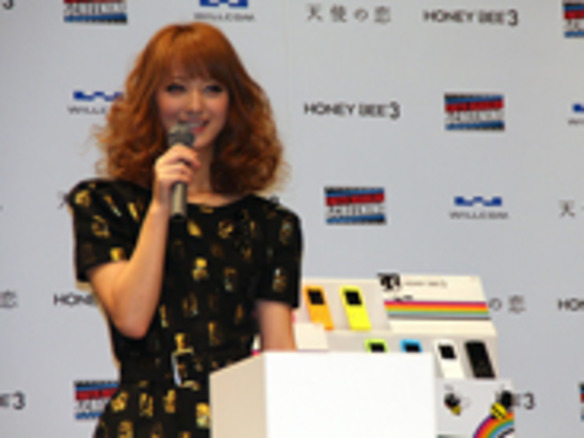 ウィルコム 女子高生に カワイイ と人気のhoney Bee 3 タッチ トライイベント Cnet Japan