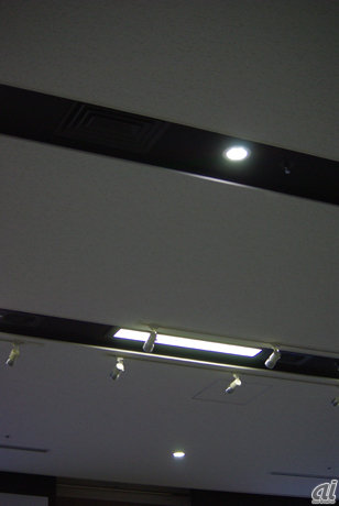 　グリーンフロント堺では、全照明にLEDが用いられている。