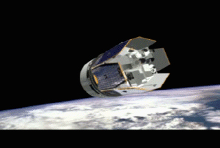 　2007年4月、「Pegasus-XL」打ち上げ用ロケットに搭載され、カリフォルニア州ヴァンデンバーグ空軍基地から地球上空373マイル（約600km）の軌道に向かって、衛星が発射された。この衛星AIMは3つの最先端機器、「Cloud Imaging and Particle Size（CIPS）」、「Solar Occultation For Ice Experiment（SOFIE）」、「Cosmic Dust Experiment（CDE）」を装備している。各機器が夜光雲および地球上層大気圏の関連パラメータを正確に測定する。