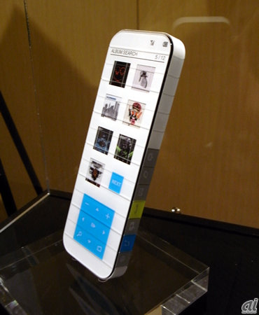 　ブロンズ賞は2作品に贈られた。こちらは全面がタイル型ディスプレイになっている「CHAMELEON」。それぞれのディスプレイはボタンとしての機能も備え、電話やカメラ、ゲームなど用途に応じて柔軟にインターフェースを変えられる。