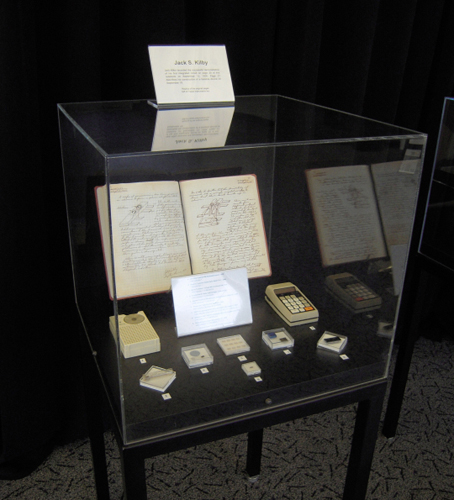　こちらはTexas InstrumentsのJack Kilby氏がつけていたノート。同じくComputer History Museumに展示されている。同氏は2000年、IC発明の功績でノーベル物理学賞を受賞した。