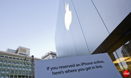　Appleは米国時間6月19日朝、「iPhone 3G S」の発売を全米で開始した。ここでは、マンハッタンおよびサンフランシスコにあるApple StoreおよびAT&T販売店における発売開始の様子を、米CNET Newsが撮影した写真で紹介する。