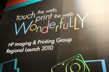 　Hewlett-Packard（HP）は6月29日、ウェブ対応の印刷プラットフォーム「HP ePrint」とHP ePrintに対応したプリンタ4製品をアジア太平洋地域で発売すると発表した。香港にてイベント「HP Imaging & Printing Group Regional Launch 2010」を開催。実機を用意してプリントのデモなどを披露した。