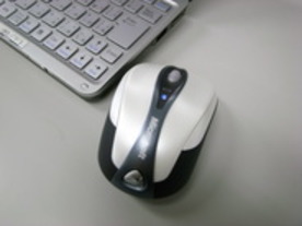マイクロソフト、Bluetooth対応のノート向け4ボタンレーザーマウス発売へ