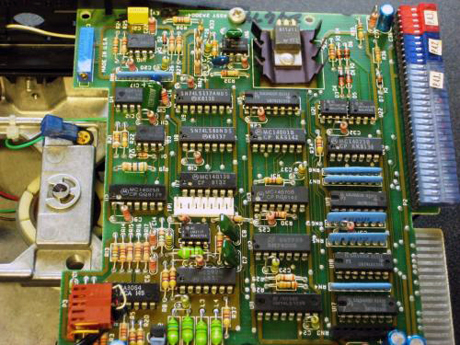 　このチップセットには、主にMotorolaとTexas Instrumentsのものが使われていたようだ。