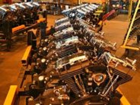 フォトレポート：ハーレーダビッドソン2011年モデルの生産ライン--最新バイクを組み立てる