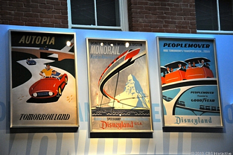 　同記念館の壁には3種類のオリジナルディズニーランドポスターが掛かっている。