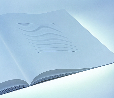 　優秀作品の「ヨハク」（ノート）は、ノートの余白部分に着目し、無地面積を広くとったデザイン。