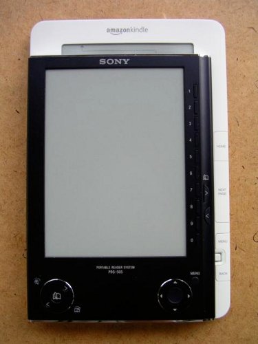 　Sony ReaderはKindle 2と比べてもコンパクトであることが分かる。