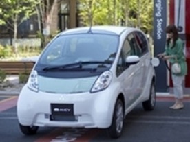 三菱の電気自動車「i-MiEV」は459万円、個人向け発売は2010年4月から