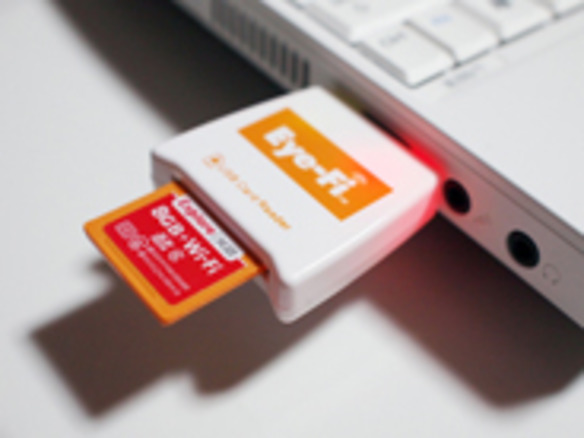 旅行にも自動バックアップにも役立つSDカード型無線LANカード「Eye-Fi X2」