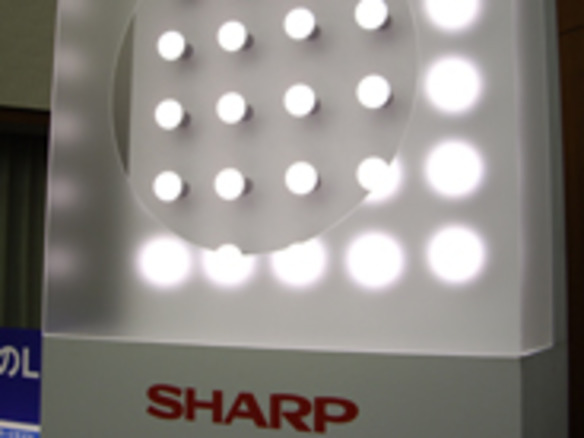 シャープ、LED電球で家庭用照明に参入--4万時間の長寿命を実現