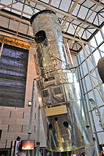　ワシントンDCのスミソニアン国立航空宇宙博物館に展示されているHubble宇宙望遠鏡のレプリカ。
