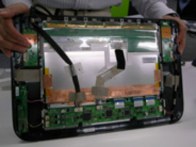 ワコムのペンタブレット構造を見る--約14万円のプロ向けタブレット「Cintiq 12WX」