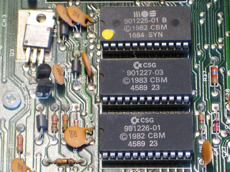 　C64のBASIC ROMカーネルは、これらのチップに組み込まれている。