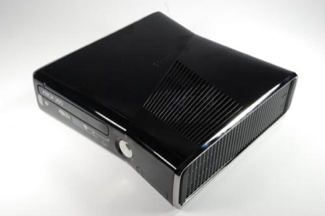 　米CNETのレビューによると、再設計されたXbox 360のサイズは、旧モデルに比べて約17％小さくなっているという。