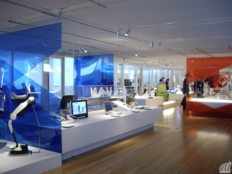 　東京・港区の「東京ミッドタウン・デザインハブ」では、グッドデザイン受賞作品を展示した「グッドデザイン・エキシビション 2009」を11月8日まで開催中だ。