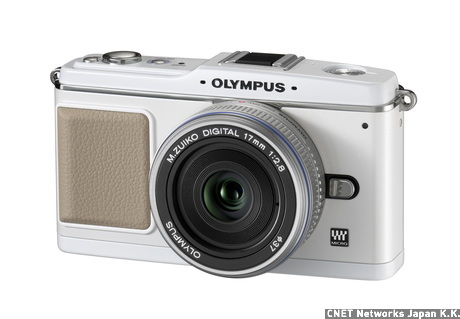 　オリンパス・ペン E-P1 ホワイト。一眼カメラとしては珍しいカラーだ。