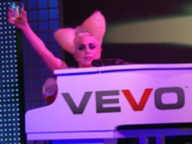 フォトレポート：音楽動画サイトVEVOが公開--ローンチパーティにボノら著名人が出席
